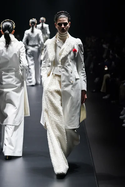 Look 15